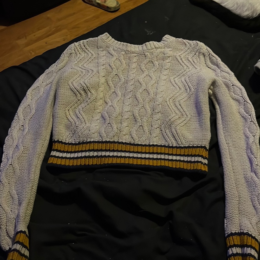 Woman’s white winter long sleeve crop top shirt $15